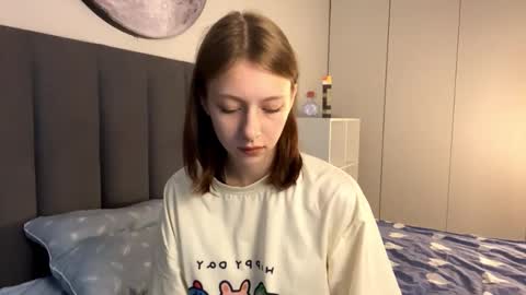 Snapshot of ellie_hollow chatting on 09-23-25, 07:33 Ellie online show from 09-23-25, 07:33