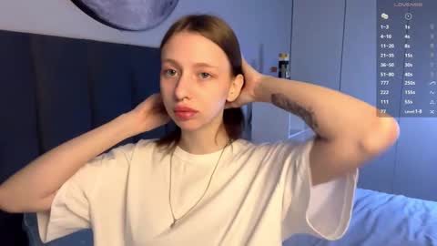 Snapshot of ellie_hollow chatting on 09-25-25, 07:01 Ellie online show from 09-25-25, 07:01