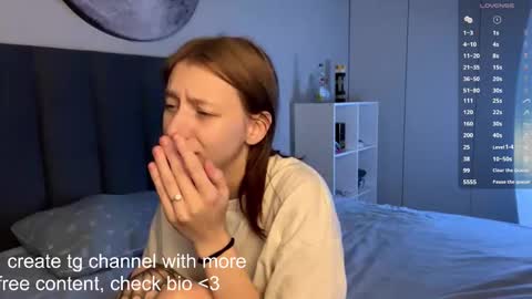 Snapshot of ellie_hollow chatting on 11-06-25, 07:20 Ellie online show from 11-06-25, 07:20