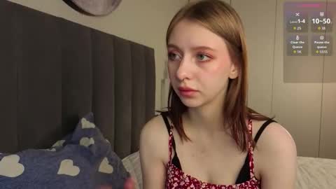 Snapshot of ellie_hollow chatting on 11-19-25, 07:19 Ellie online show from 11-19-25, 07:19