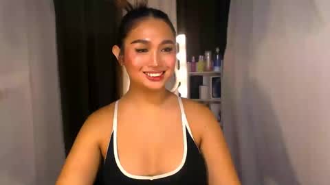 Snapshot of elliecummers chatting on 06-17-26, 06:42 ellie online show from 06-17-26, 06:42
