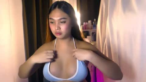 Snapshot of elliecummers chatting on 06-28-26, 05:52 ellie online show from 06-28-26, 05:52