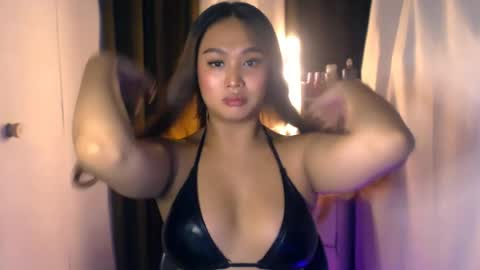 Snapshot of elliecummers chatting on 07-17-26, 03:13 ellie online show from 07-17-26, 03:13
