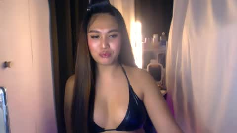 Snapshot of elliecummers chatting on 07-18-26, 12:48 ellie online show from 07-18-26, 12:48
