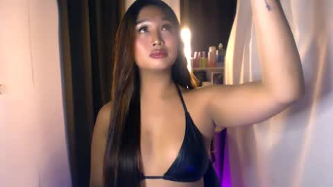 Snapshot of elliecummers chatting on 07-24-26, 02:37 ellie online show from 07-24-26, 02:37