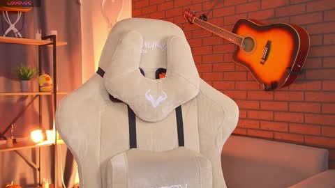 elliecutes online show from 05-19-26, 06:09