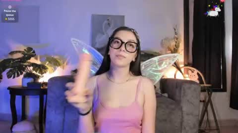 Snapshot of elliedream_ chatting on 06-19-26, 02:21 elliedream_ online show from 06-19-26, 02:21