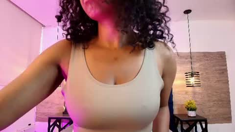 Snapshot of elliee_alves chatting on 06-30-26, 01:45 elliee_alves online show from 06-30-26, 01:45