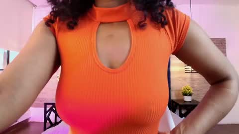 Snapshot of elliee_alves chatting on 07-22-26, 02:09 elliee_alves online show from 07-22-26, 02:09