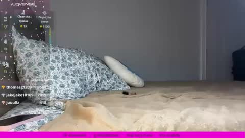 ellie online show from 06-25-26, 04:12