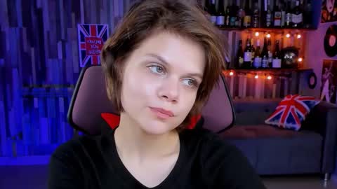 Snapshot of elliemurler chatting on 10-14-25, 09:10 elliemurler online show from 10-14-25, 09:10