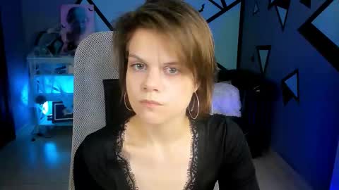 Snapshot of elliemurler chatting on 10-23-25, 01:21 elliemurler online show from 10-23-25, 01:21