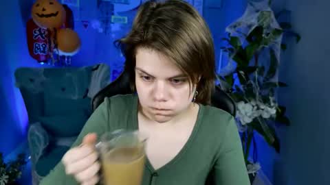 Snapshot of elliemurler chatting on 10-24-25, 09:06 elliemurler online show from 10-24-25, 09:06