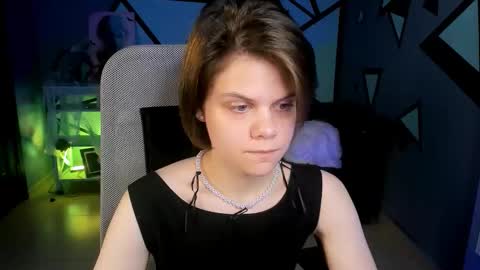 Snapshot of elliemurler chatting on 10-25-25, 09:06 elliemurler online show from 10-25-25, 09:06