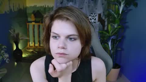 Snapshot of elliemurler chatting on 10-31-25, 02:40 elliemurler online show from 10-31-25, 02:40