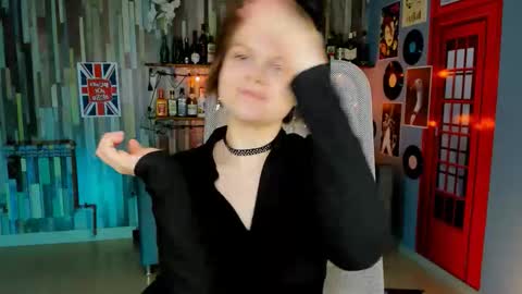 Snapshot of elliemurler chatting on 12-14-25, 01:27 elliemurler online show from 12-14-25, 01:27