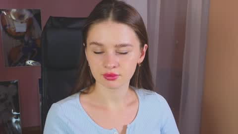 Snapshot of elliephant_ chatting on 01-03-25, 12:30 just Emily online show from 01-03-25, 12:30