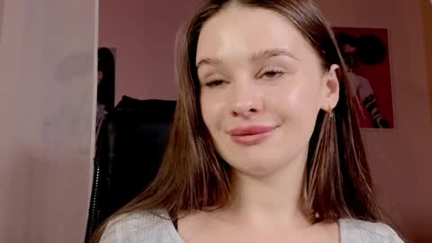 Snapshot of elliephant_ chatting on 01-03-25, 06:35 just Emily online show from 01-03-25, 06:35