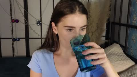 Snapshot of elliephant_ chatting on 01-11-25, 12:29 just Emily online show from 01-11-25, 12:29