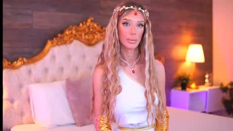 Snapshot of ellieredd chatting on 10-31-25, 11:22 Ellie online show from 10-31-25, 11:22