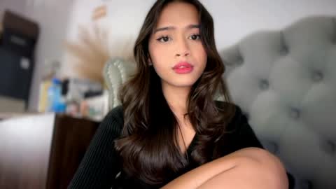 Snapshot of elliesee chatting on 05-26-26, 11:12 ellie online show from 05-26-26, 11:12