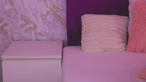 EllinaNuria online show from 04-14-26, 04:18