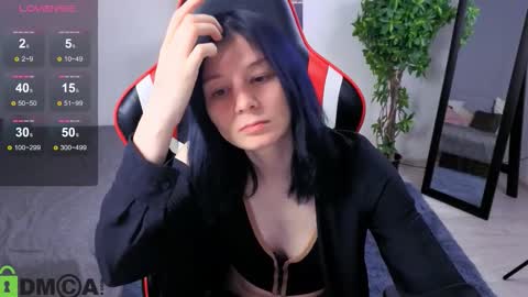 Snapshot of ellinblare chatting on 11-12-25, 09:47 Ellin online show from 11-12-25, 09:47