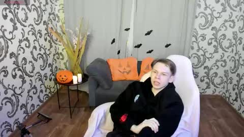 elliot_mars_ online show from 10-28-25, 05:26