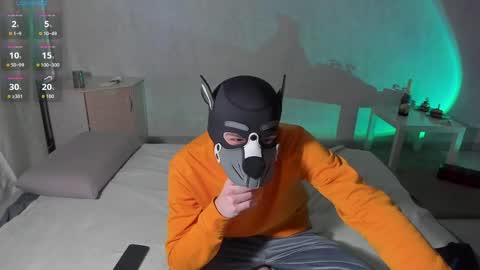 Snapshot of elliot_winki chatting on 06-06-26, 01:00 elliot_winki online show from 06-06-26, 01:00