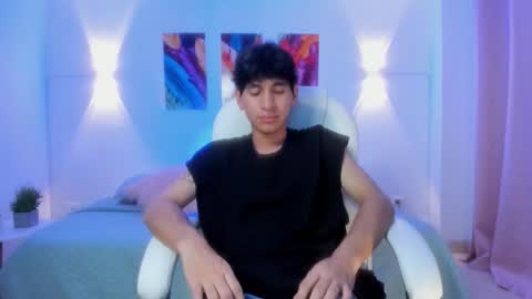 Snapshot of elliotazer chatting on 01-09-26, 11:39 Elliot online show from 01-09-26, 11:39