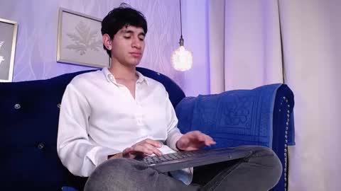 Snapshot of elliotazer chatting on 01-13-26, 11:32 Elliot online show from 01-13-26, 11:32