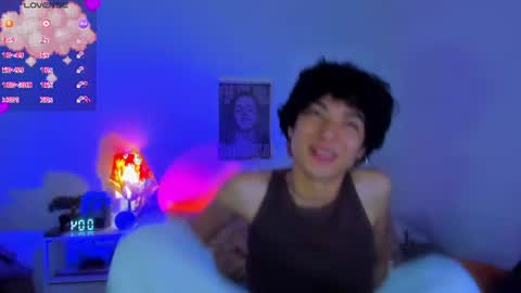 Snapshot of elliotvolkov chatting on 06-17-26, 04:37 elliotvolkov online show from 06-17-26, 04:37
