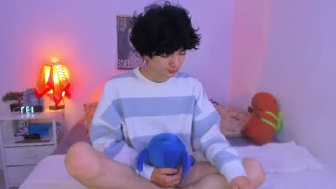 Snapshot of elliotvolkov chatting on 06-19-26, 02:32 elliotvolkov online show from 06-19-26, 02:32