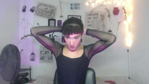 Snapshot of ellis_flowers chatting on 09-21-25, 04:08 . online show from 09-21-25, 04:08