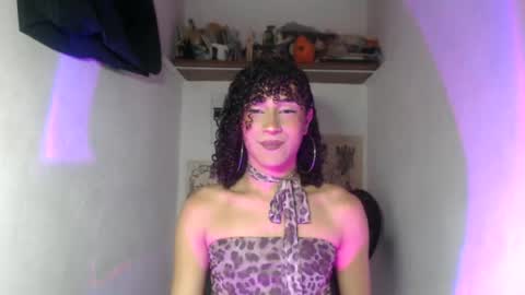 Snapshot of ellis_flowers chatting on 07-06-26, 12:29 . online show from 07-06-26, 12:29