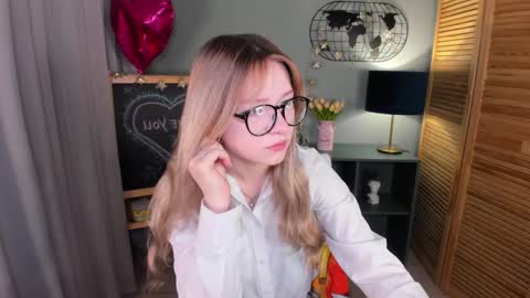 elliup online show from 10-05-25, 01:37