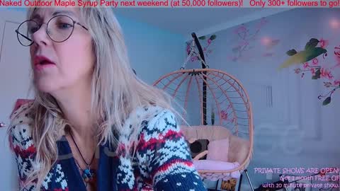 Snapshot of ells_palace chatting on 12-21-24, 06:12 Ella Bella Bo Bella online show from 12-21-24, 06:12