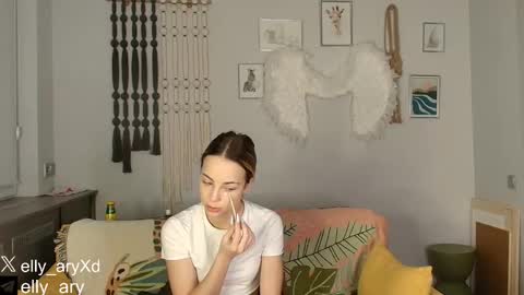 elly_ary online show from 12-18-25, 09:21