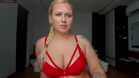 Snapshot of elly_blondy chatting on 07-05-26, 04:14 Elly online show from 07-05-26, 04:14