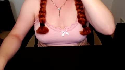 Snapshot of elly_petite chatting on 06-28-26, 09:37 Elly online show from 06-28-26, 09:37