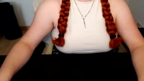 Snapshot of elly_petite chatting on 07-03-26, 06:42 Elly online show from 07-03-26, 06:42