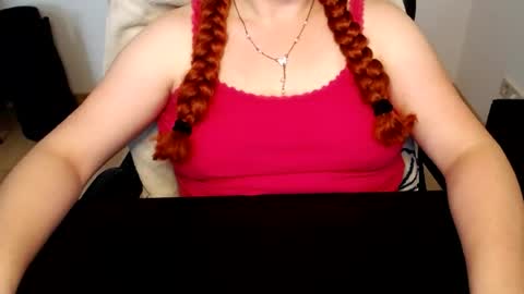 Snapshot of elly_petite chatting on 07-04-26, 06:52 Elly online show from 07-04-26, 06:52