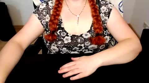 Snapshot of elly_petite chatting on 07-12-26, 06:37 Elly online show from 07-12-26, 06:37