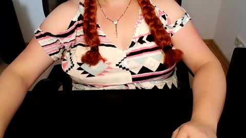Snapshot of elly_petite chatting on 07-20-26, 06:28 Elly online show from 07-20-26, 06:28
