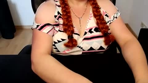 Snapshot of elly_petite chatting on 07-20-26, 11:23 Elly online show from 07-20-26, 11:23