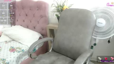 Snapshot of elly_willis chatting on 06-24-26, 04:28 Elly online show from 06-24-26, 04:28
