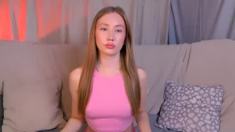 Snapshot of ellycolins_ chatting on 07-19-26, 03:10 Elly online show from 07-19-26, 03:10