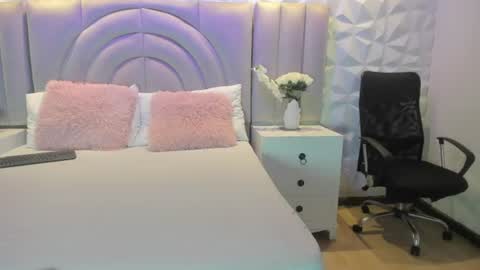Snapshot of ellye_evans_ chatting on 07-02-26, 11:16 Ellye online show from 07-02-26, 11:16