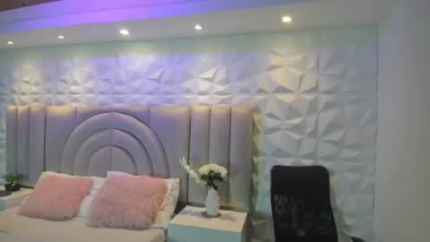 Snapshot of ellye_evans_ chatting on 07-05-26, 11:17 Ellye online show from 07-05-26, 11:17