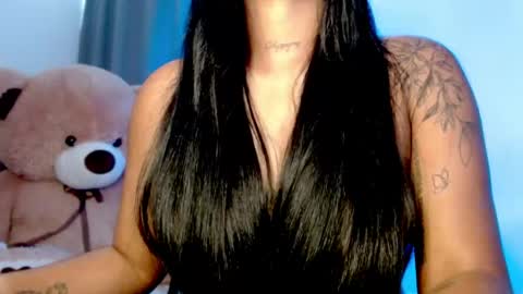 Snapshot of ellylovee chatting on 05-09-26, 04:23 Elly online show from 05-09-26, 04:23